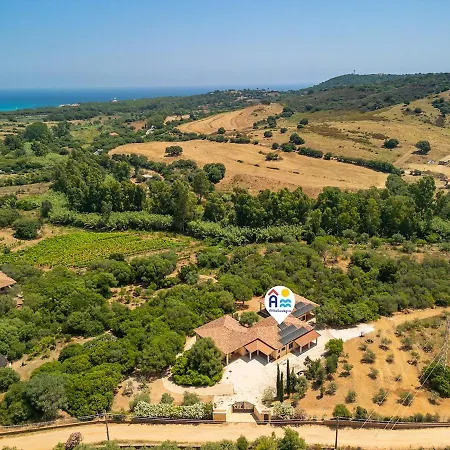 Affittasardegna - Trilo Euforbia Santa Lucia (Sardinia)